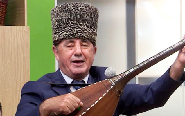 “Görnüşü pis deyil, ancaq danışa bilmir