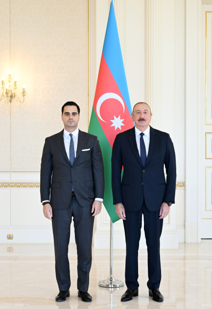 Prezident yeni səfirlərin etimadnaməsini qəbul etdi (YENİLƏNİB)