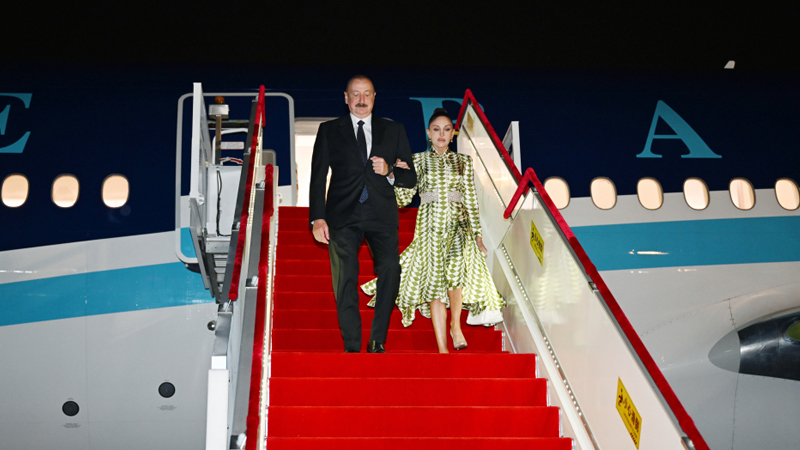 Prezident və birinci xanım Çinə səfərə getdi (FOTO)