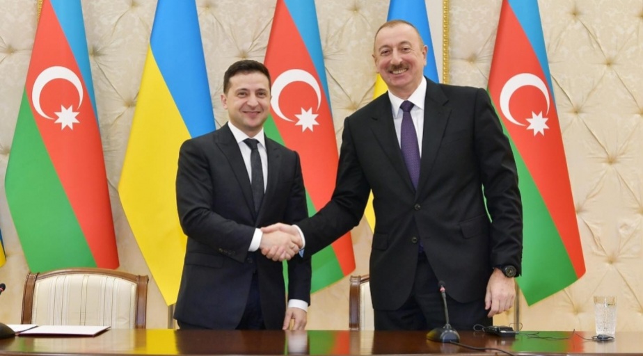 Azərbaycanla Ukrayna Rusiyanın SOCAR-ın neft anbarına zərbələrini pislədi