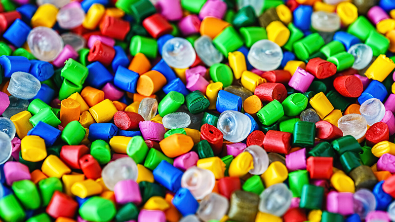 Plastik çirklənmə illik 1,5 trilyon dollar itkiyə səbəb olur