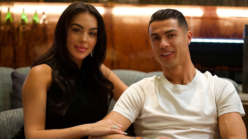 Ronaldonun sevgilisinə hədiyyə etdiyi nişan üzüyünün qiyməti açıqlandı