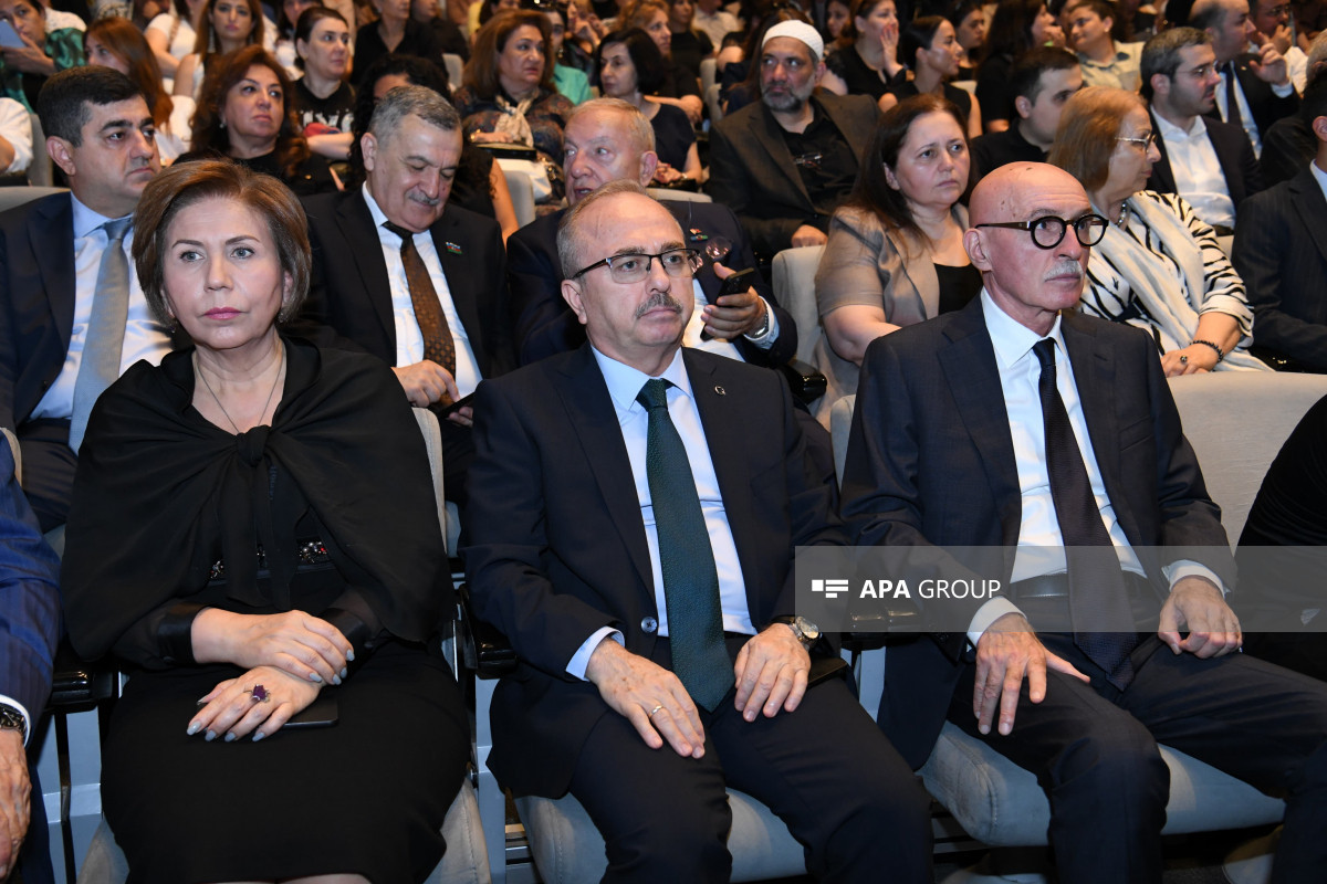 Elçin Əfəndiyevlə vida mərasimi keçirildi (FOTO)