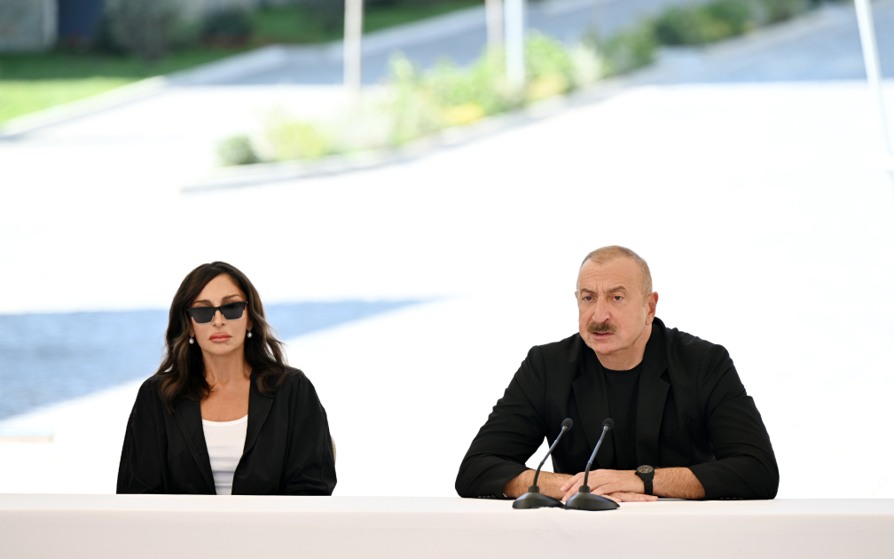 Prezident və birinci xanım Kəlbəcərdə sakinlərlə görüşdü (YENİLƏNİB)