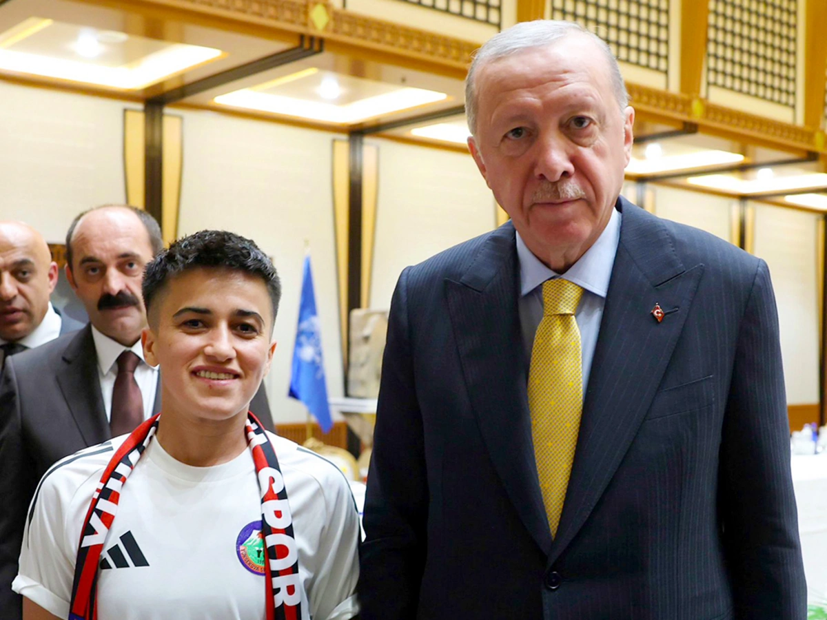 Azərbaycan millisinin futbolçuları Ərdoğanla görüşdü (FOTO)