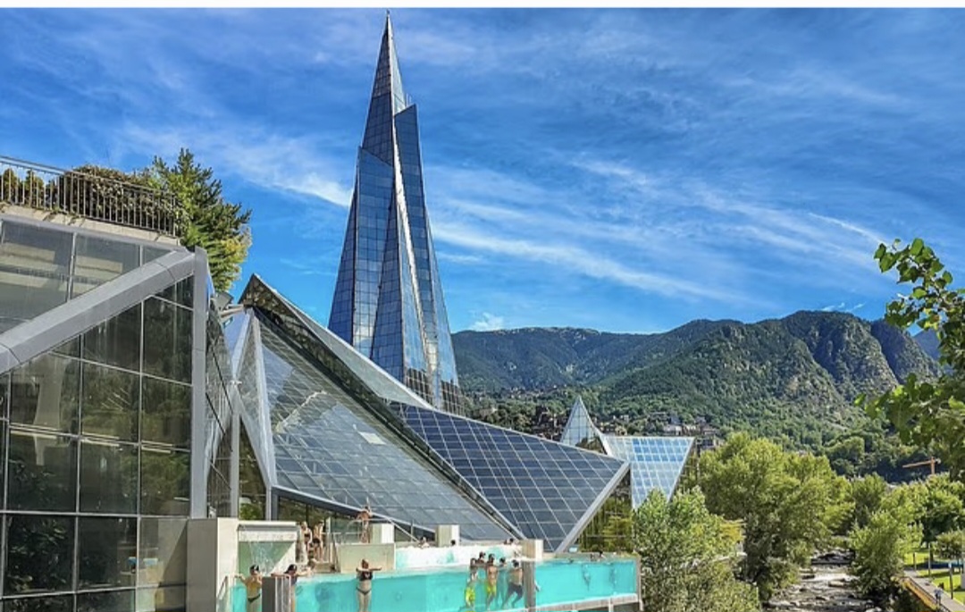 Avropanın ən yüksəkdə yerləşən paytaxtı: Nə hava limanı, nə də qatar var (FOTO)