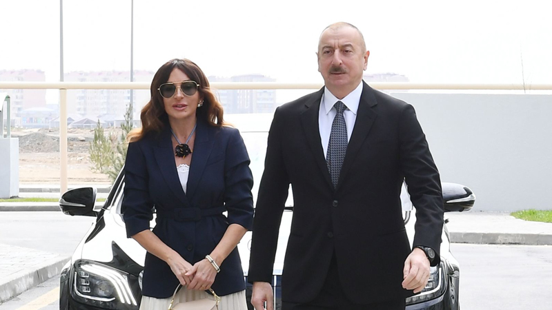 Prezident Kəlbəcərdə 3-cü yaşayış kompleksinin təməlini qoydu (YENİLƏNİB)