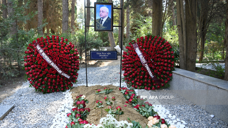 Elçin Əfəndiyev I Fəxri xiyabanda dəfn olundu (YENİLƏNİB/FOTO)