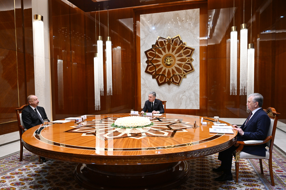 Üç ölkə lideri yüksəksəviyyəli görüşün yekunlarına dair mətbuata birgə bəyanatla çıxış etdi  (YENİLƏNİB)