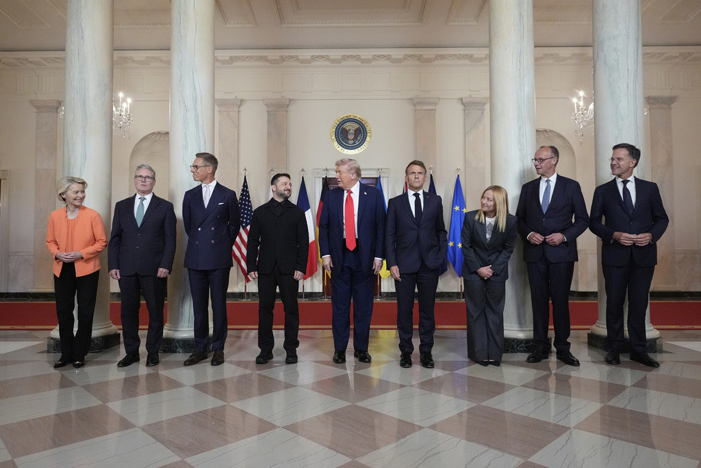 Donald Tramp Vaşinqtonda Avropa liderləri ilə görüş keçirir (FOTO)