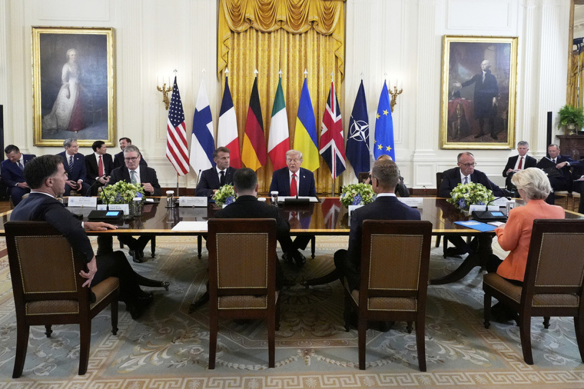 Donald Tramp Vaşinqtonda Avropa liderləri ilə görüş keçirir (FOTO)