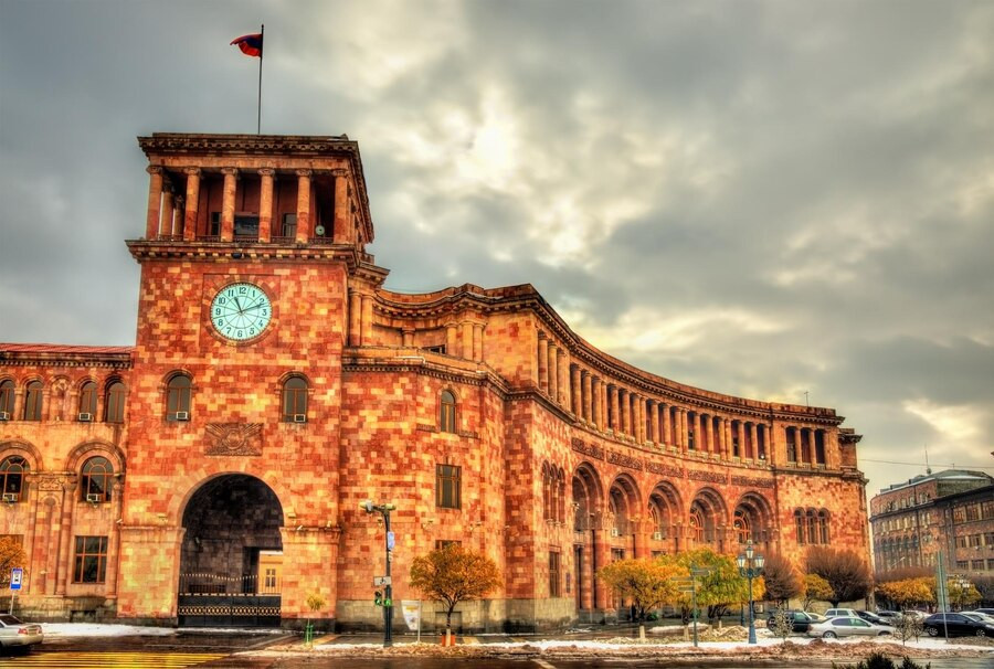 Ermənistan Antikorrupsiya Komitəsi hakimlərin mənzillərində və ofislərində axtarışlar aparır