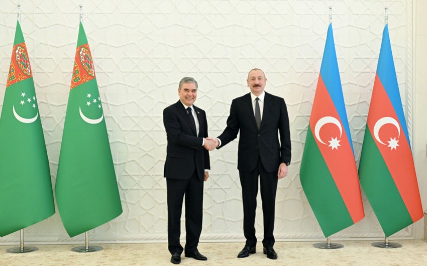 İlham Əliyev Qurbanqulu Berdiməhəmmədova zəng etdi