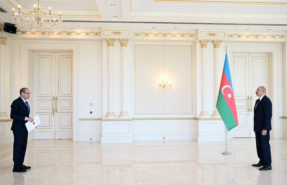 Prezident yeni səfirlərin etimadnaməsini qəbul etdi (YENİLƏNİB)