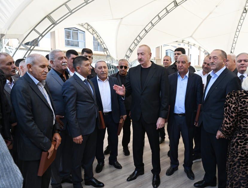 Prezident və birinci xanım Kəlbəcərdə sakinlərlə görüşdü (YENİLƏNİB)