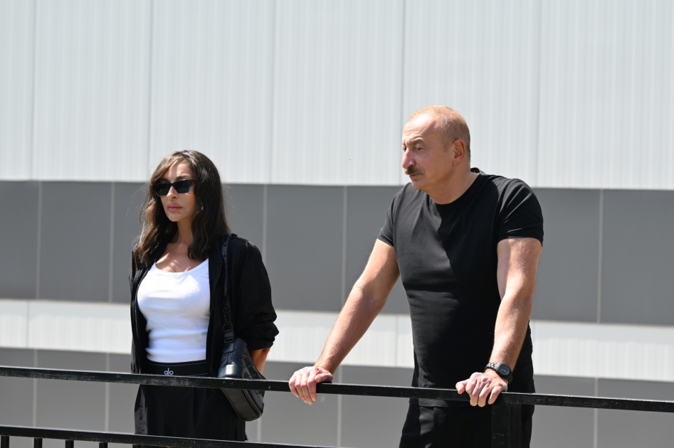 Prezident və birinci xanım Kəlbəcərdə sakinlərlə görüşdü (YENİLƏNİB)