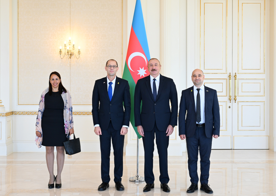 Prezident yeni səfirlərin etimadnaməsini qəbul etdi (YENİLƏNİB)
