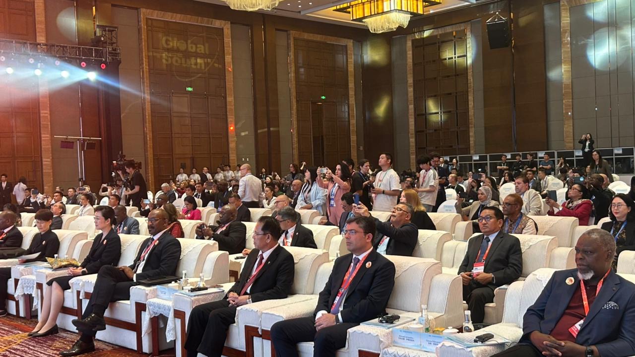Azərbaycan nümayəndə heyəti Çində Forumda iştirak edir (FOTO)