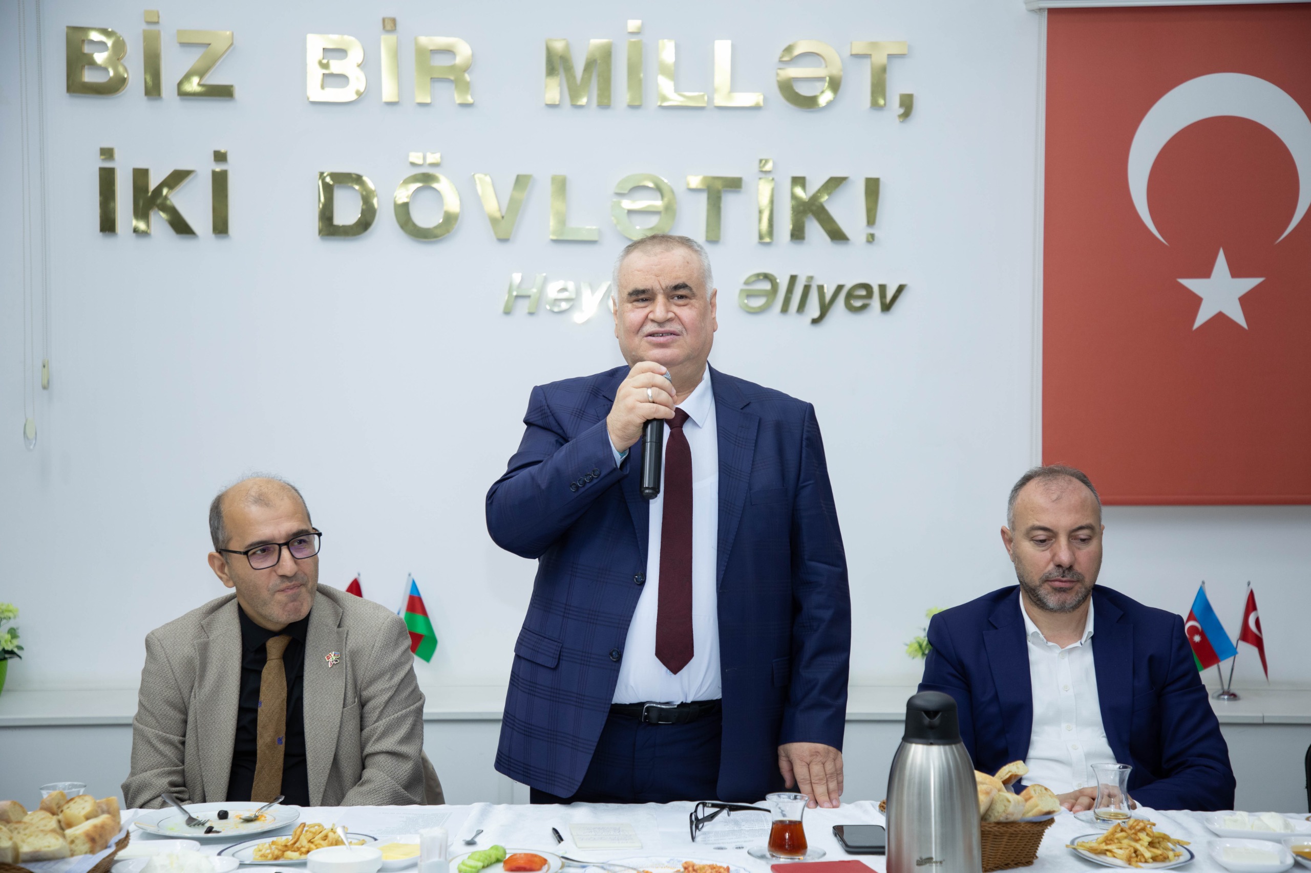 Gəncliyə Yardım Fondunda Milli Mətbuatın 150 illiyi Münasibəti İlə görüş keçirildi (FOTO)