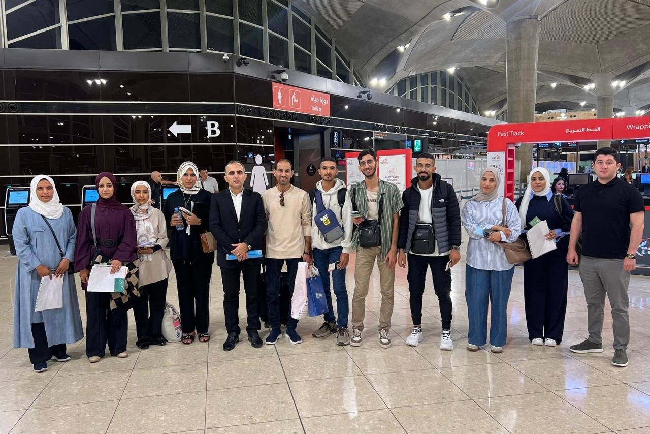 14 fələstinli tələbə Qəzzadan Bakıya təxliyə edildi (FOTO)