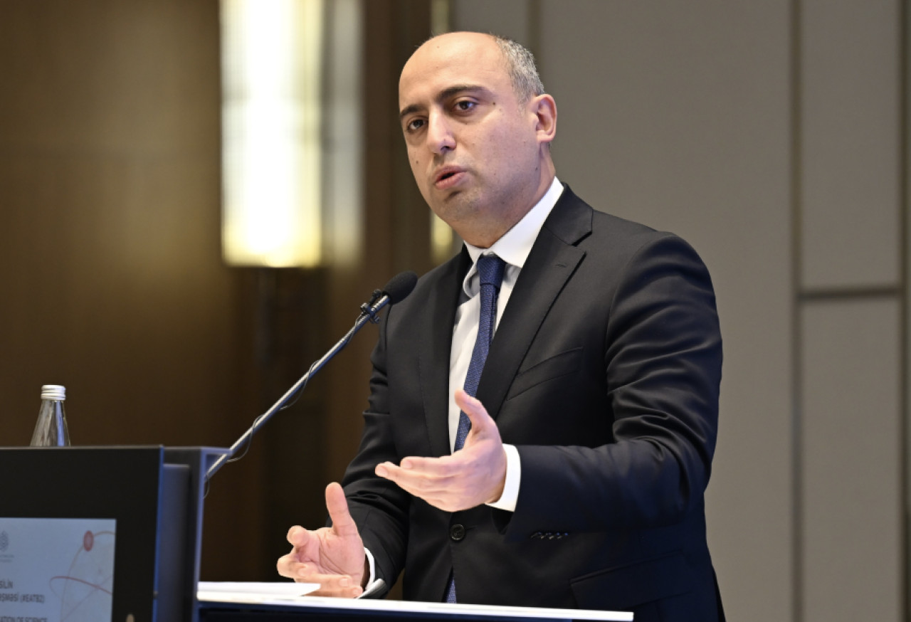 “Onlara səhv etmək imkanı verməliyik” - Nazir
