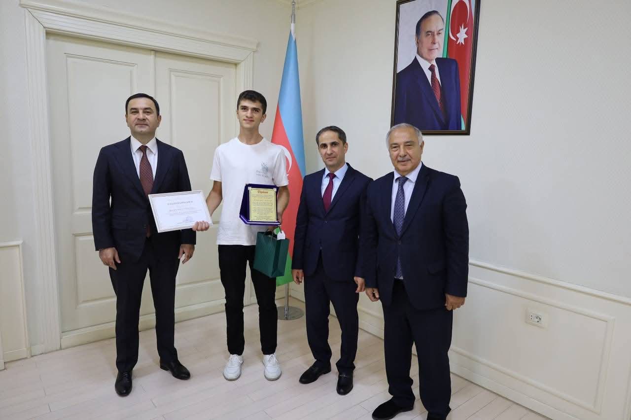 İsmayıllıda yüksək nəticə göstərmiş məzunlarla görüş keçirildi (FOTO)