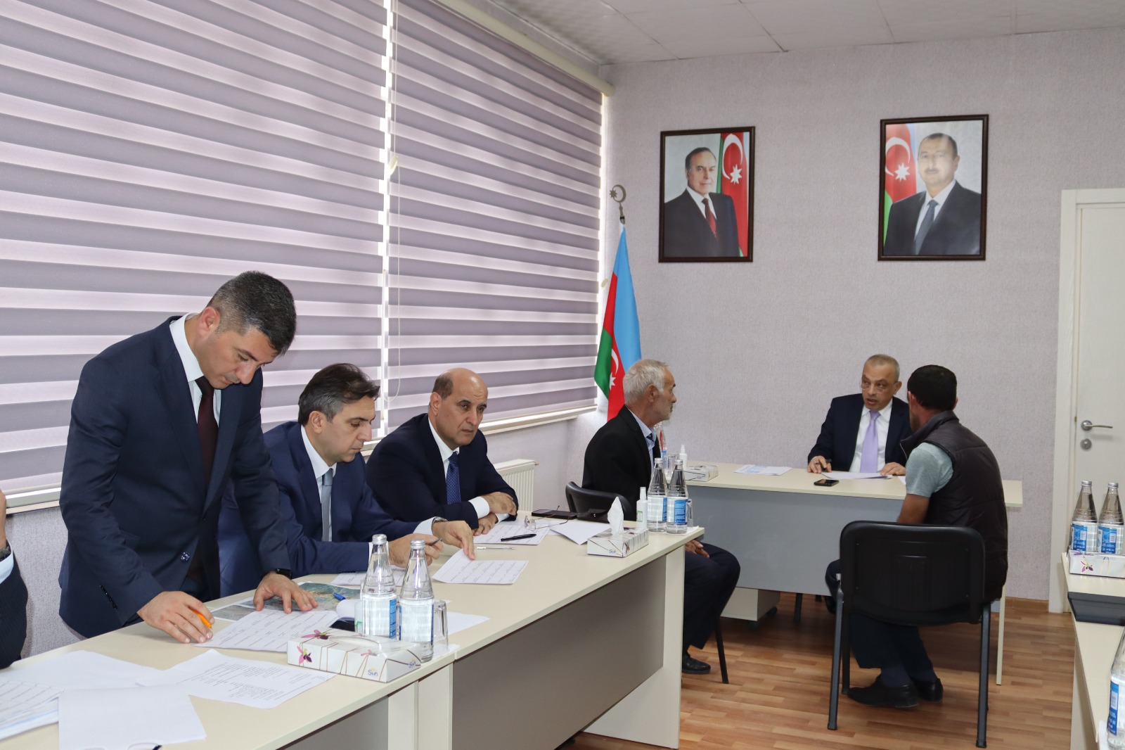 Zaur Mikayılov Xaçmazda vətəndaşlarla görüşdü (FOTO)