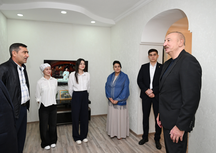 Hadrut məscidinin açılışı oldu (YENİLƏNİB)