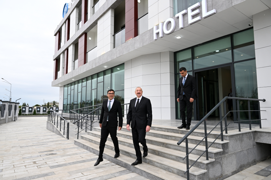 Prezident Gəncə şəhər stadionunun açılışında iştirak etdi (YENİLƏNİB)