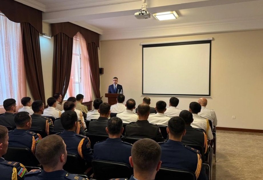 Hərbi prokuror Heydər Əliyev adına Hərbi İnstitutun kursantları ilə görüşdü (FOTO)