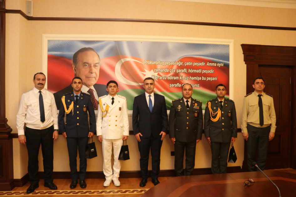 Hərbi prokuror Heydər Əliyev adına Hərbi İnstitutun kursantları ilə görüşdü (FOTO)