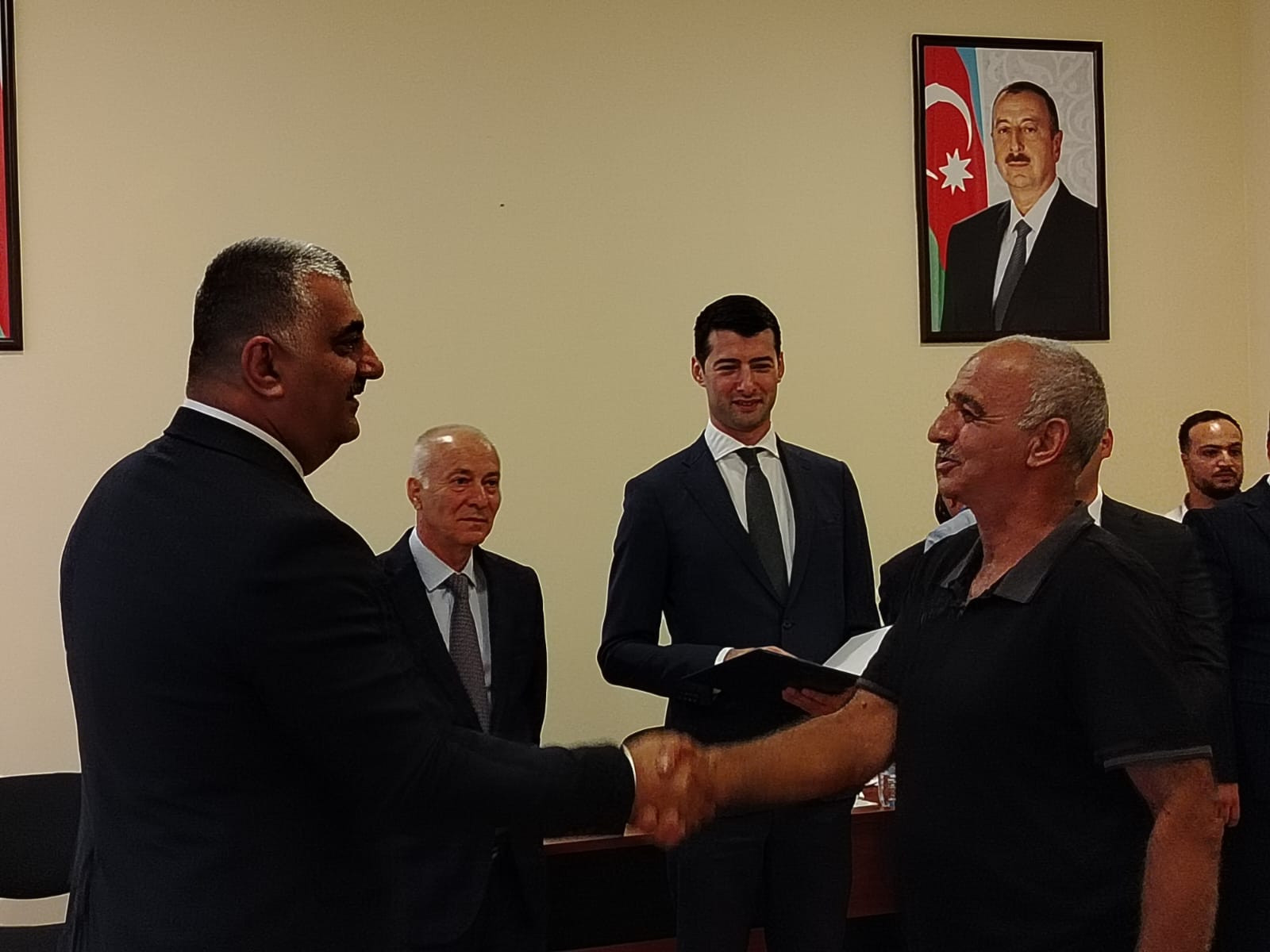 İlk köç karvanı Hadrut qəsəbəsinə çatdı, açarlar təqdim edildi (FOTO)