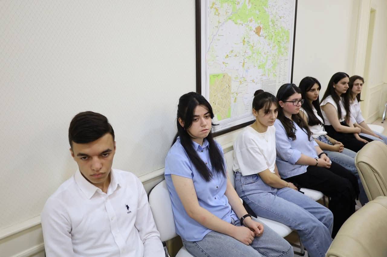 İsmayıllıda yüksək nəticə göstərmiş məzunlarla görüş keçirildi (FOTO)
