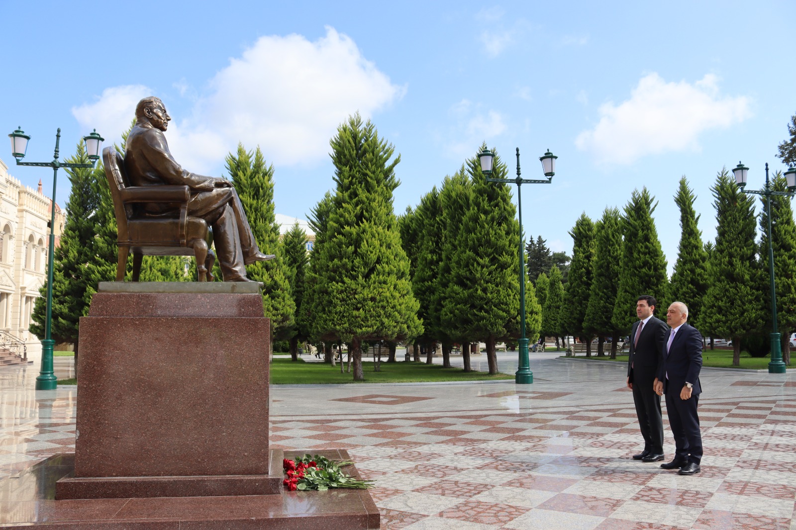 Zaur Mikayılov Xaçmazda vətəndaşlarla görüşdü (FOTO)