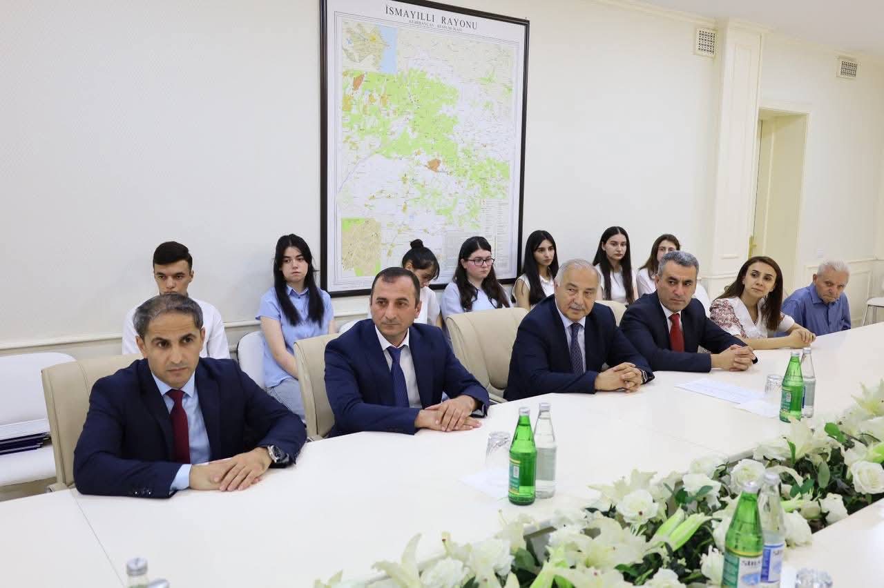 İsmayıllıda yüksək nəticə göstərmiş məzunlarla görüş keçirildi (FOTO)