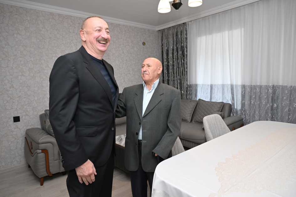 Prezident Qırmızı Bazar qəsəbəsində oldu (YENİLƏNİB)