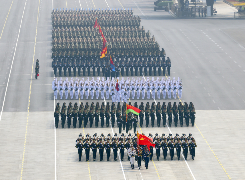 Prezident və birinci xanım Pekindəki Qələbə paradında iştirak etdi (FOTO)
