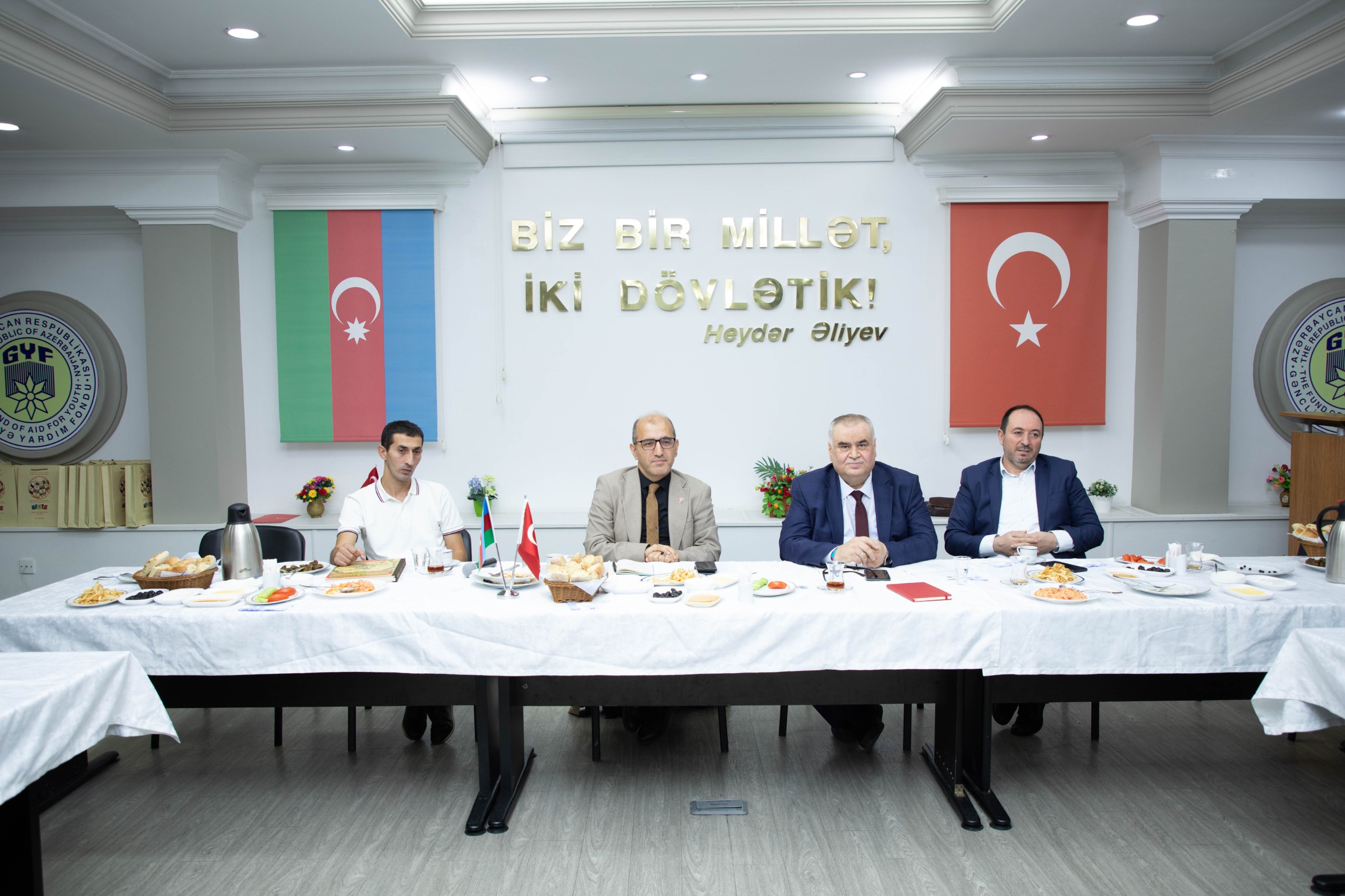 Gəncliyə Yardım Fondunda Milli Mətbuatın 150 illiyi Münasibəti İlə görüş keçirildi (FOTO)