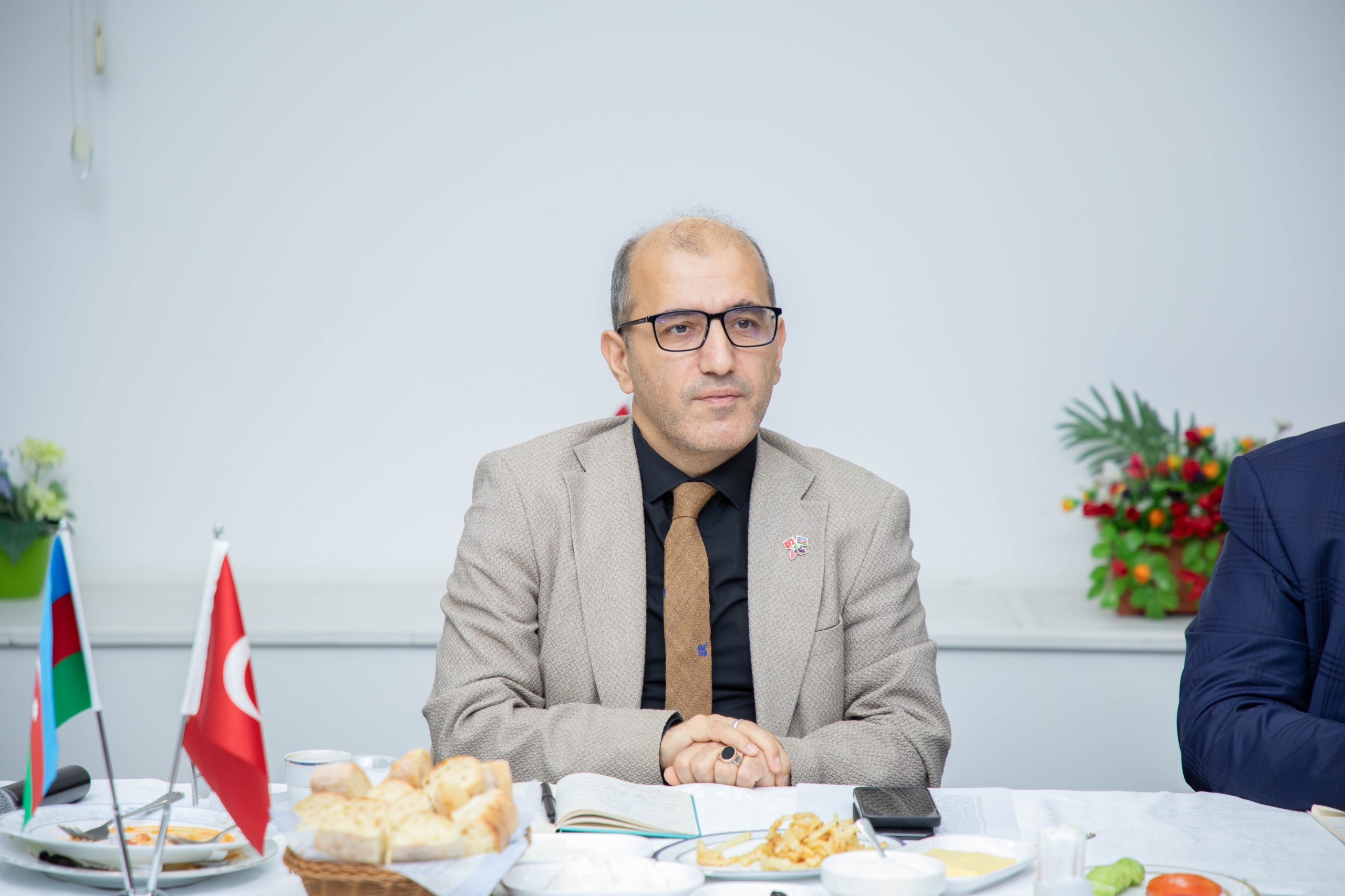 Gəncliyə Yardım Fondunda Milli Mətbuatın 150 illiyi Münasibəti İlə görüş keçirildi (FOTO)