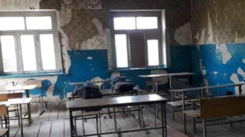 Qəzalı vəziyyətdə olan 400 orta məktəbin aqibəti necə olacaq? - Ekspert
