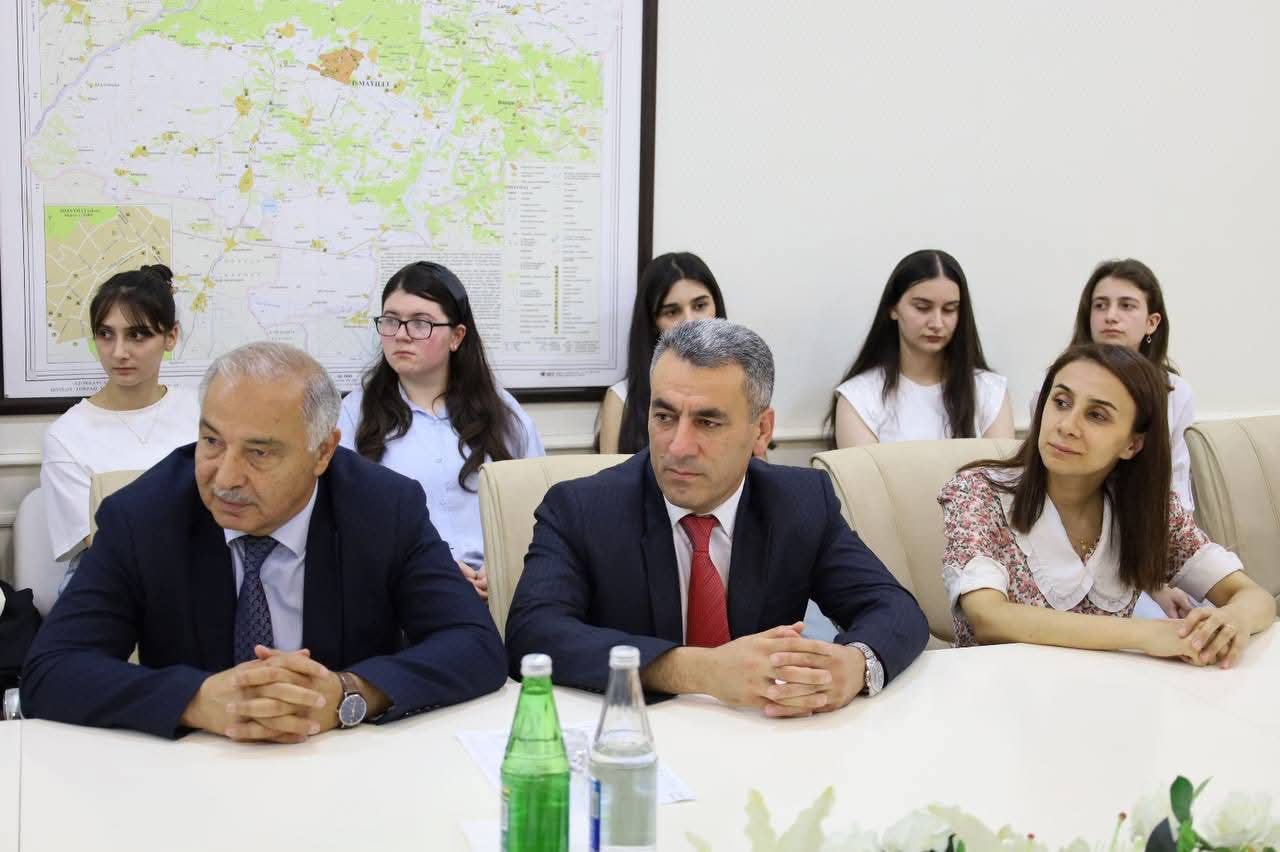 İsmayıllıda yüksək nəticə göstərmiş məzunlarla görüş keçirildi (FOTO)