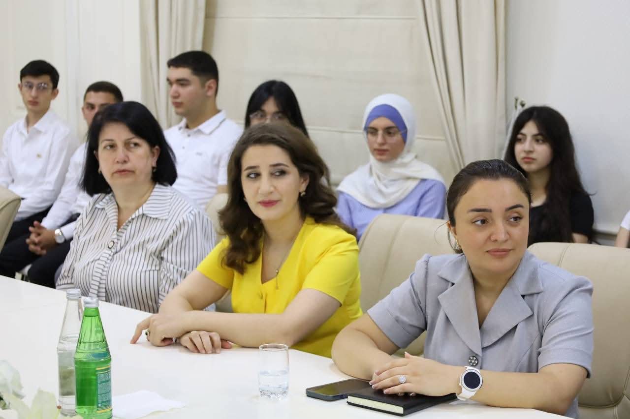 İsmayıllıda yüksək nəticə göstərmiş məzunlarla görüş keçirildi (FOTO)