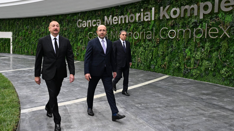 İlham Əliyev Gəncə Memorial Kompleksinin açılışında iştirak etdi (FOTO)