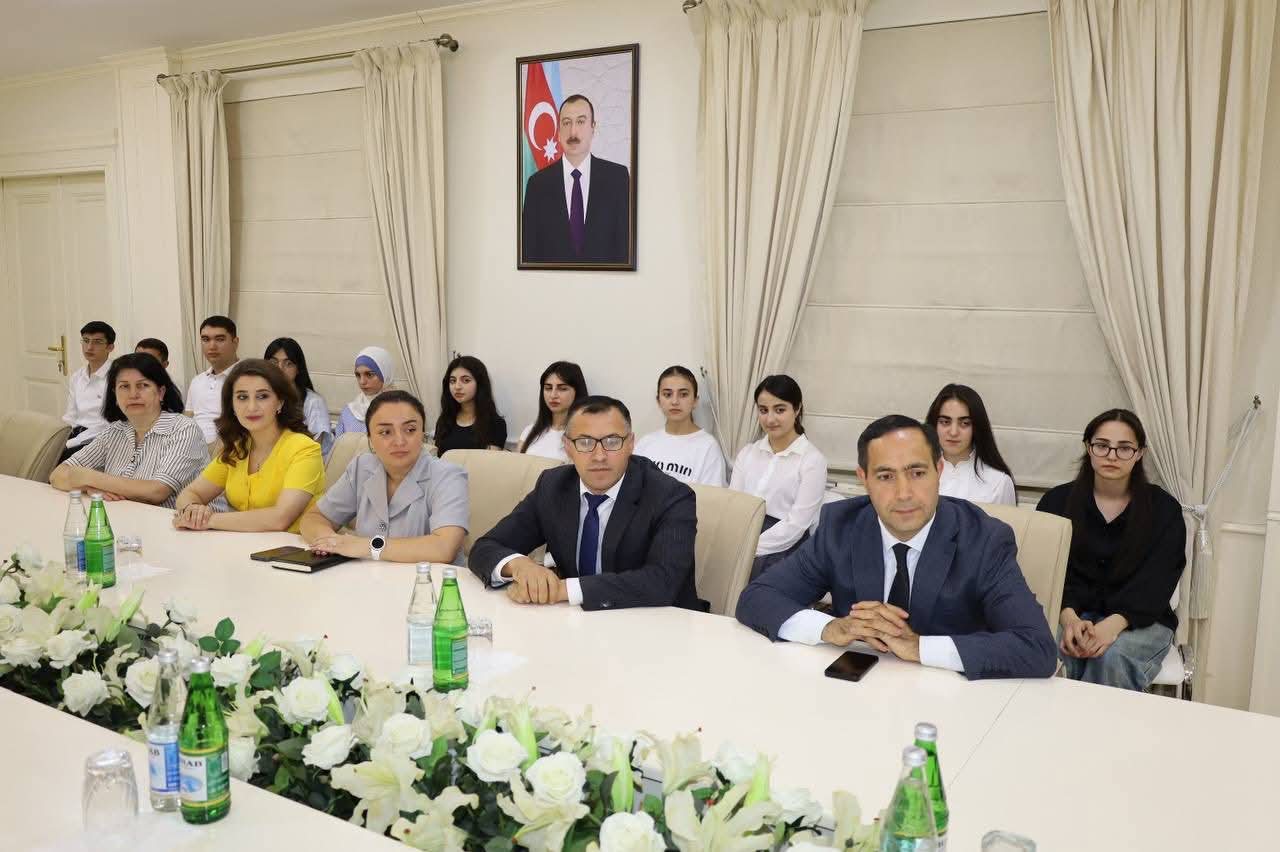 İsmayıllıda yüksək nəticə göstərmiş məzunlarla görüş keçirildi (FOTO)