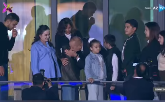 Prezident və birinci xanımın uşaqlarla səmimi anları (VİDEO)