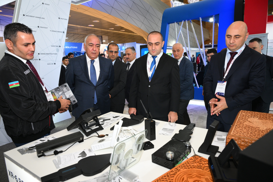 CIDC-2025 tədbirinin rəsmiləri kibertəhlükəsizlik sərgisi ilə tanış olublar