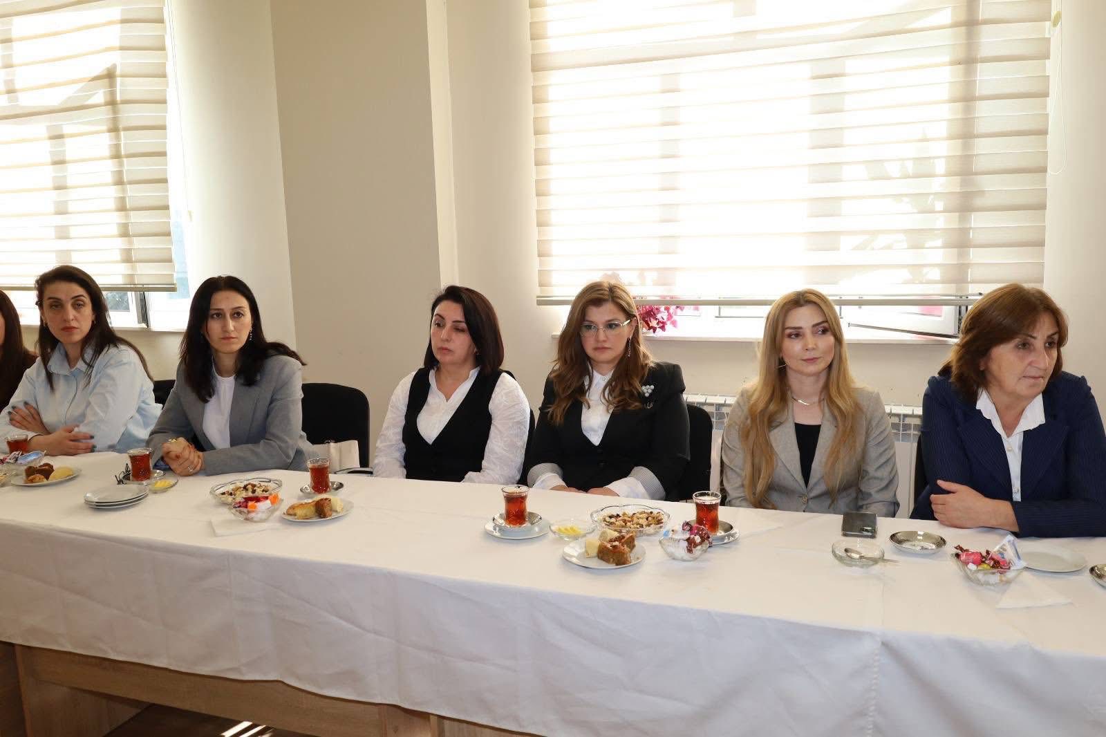 İsmayıllı şəhər 6 saylı tam orta məktəbinin kollektivi ilə görüş keçirildi (FOTO)
