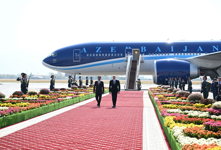 Prezident Tacikistana səfərə getdi (FOTO)