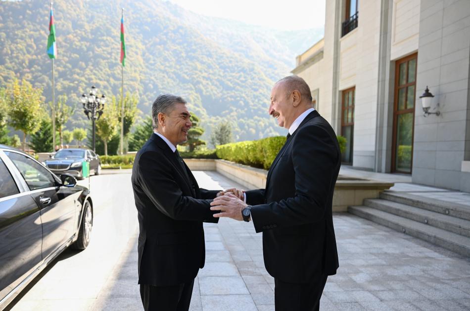 İlham Əliyev Qəbələdə Qurbanqulu Berdiməhəmmədovla görüşdü (FOTO)