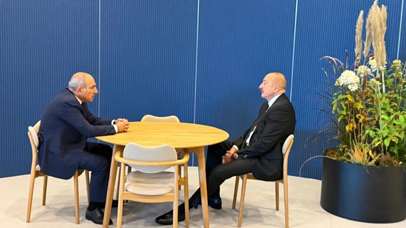 İlham Əliyev Kopenhagendə Nikol Paşinyanla görüşdü (FOTO)